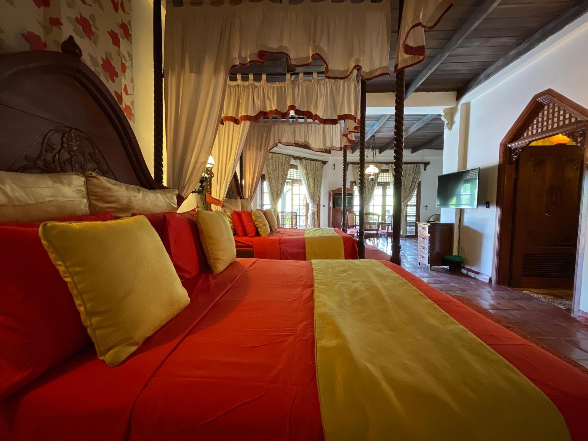 Tropicana Castle Dive Resort Powered By Cocotel Puerto Galera Zimmer foto